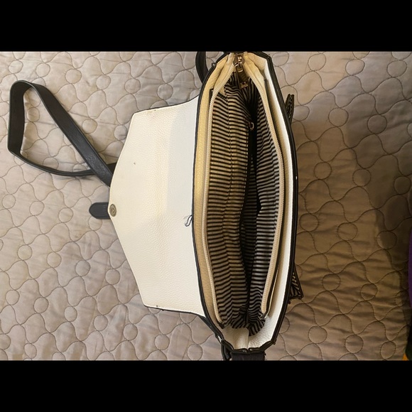 “Call it spring” crossbody bag - Picture 2 of 4